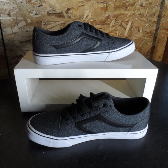 NWOT No Boundaries Memory Foam Gray/Black Shoe - Size 8 - Picture 1 of 4